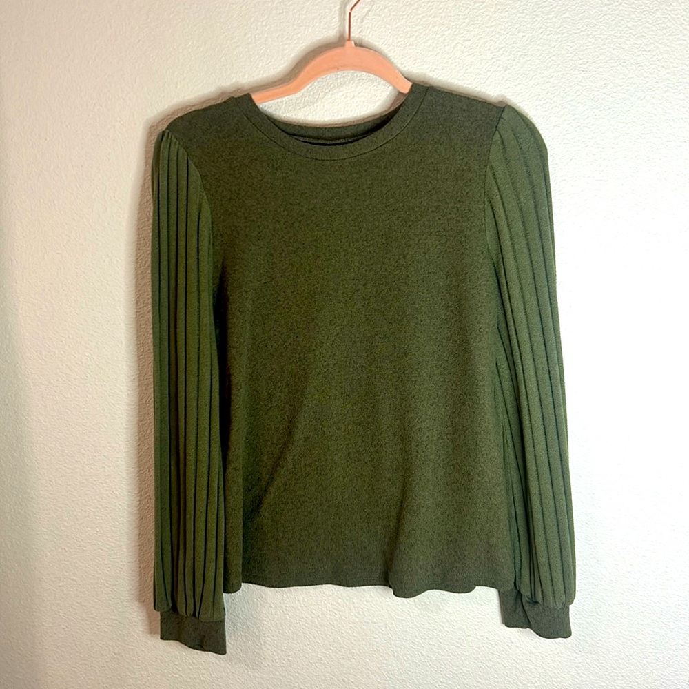 Long sleeve flowy sleeves
